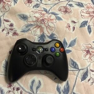 Xbox 360 Controller - Comes with rechargeable battery pack!